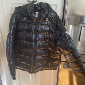Guess. Ladies puffer jacket in black size XXL.